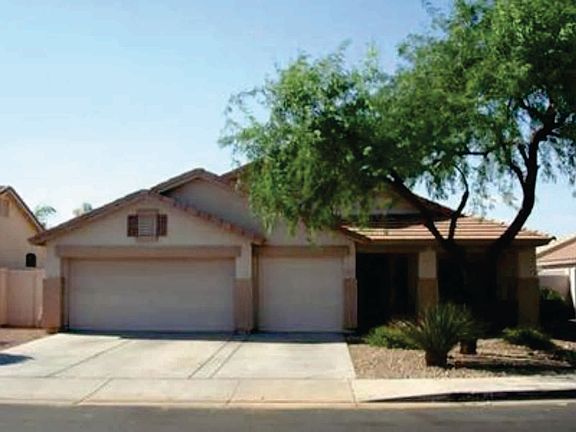 spacious 3 car garage