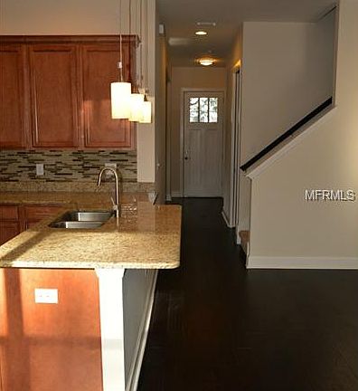 3rd image of 108 Arlington Ave E