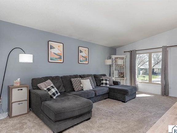 5th image of 1032 Shady Oak Dr