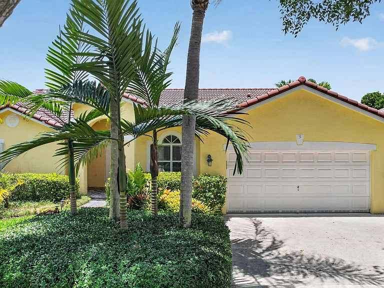 1959 Water Ridge Dr — Photo 1
