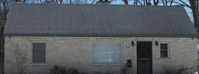 2nd image of 818 S 89th St