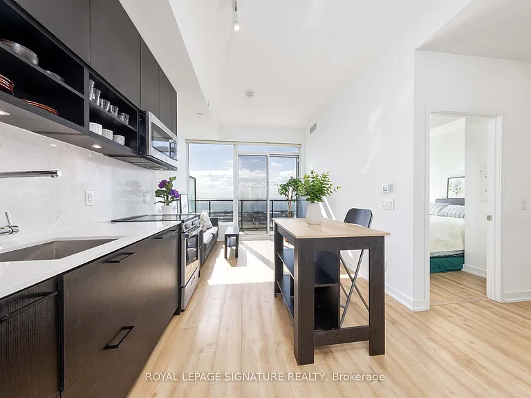 135 E Liberty St #Penthouse 9 — Photo 3