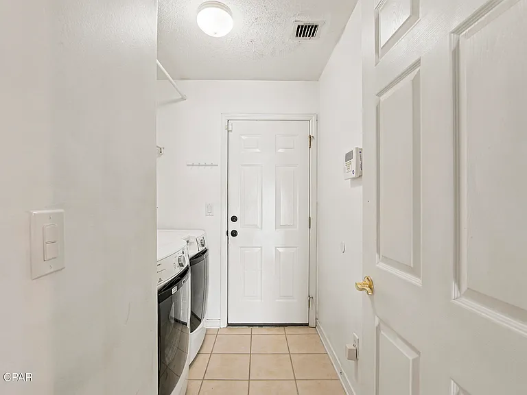 211 Biltmore Pl — Photo 31