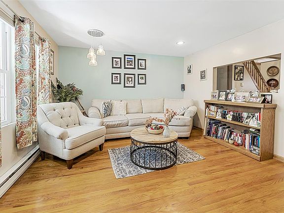 3rd image of 3551 Riverview St