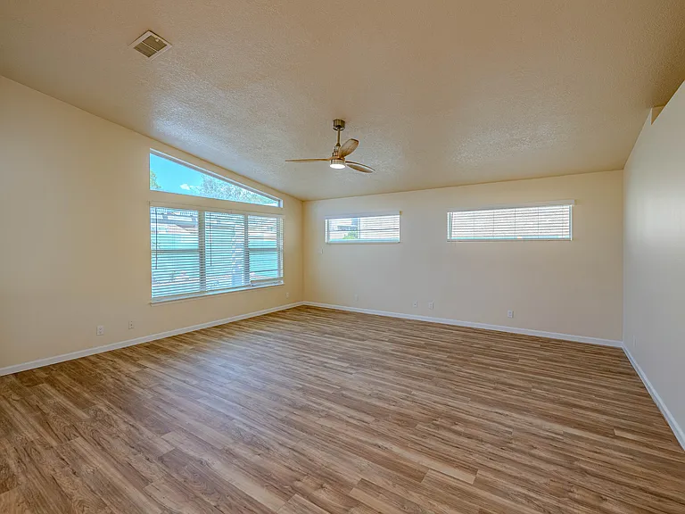 7209 Laster Ave NE — Photo 5
