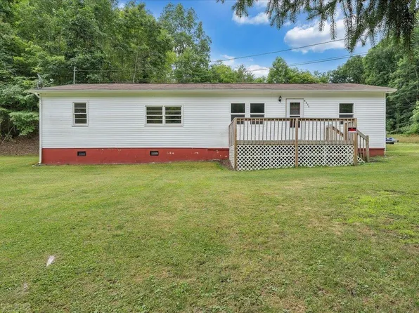 3644 Valley Rd, Pulaski, VA 24301
