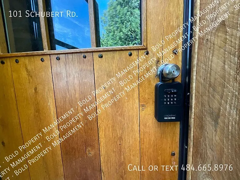 101 Schubert Rd — Photo 18