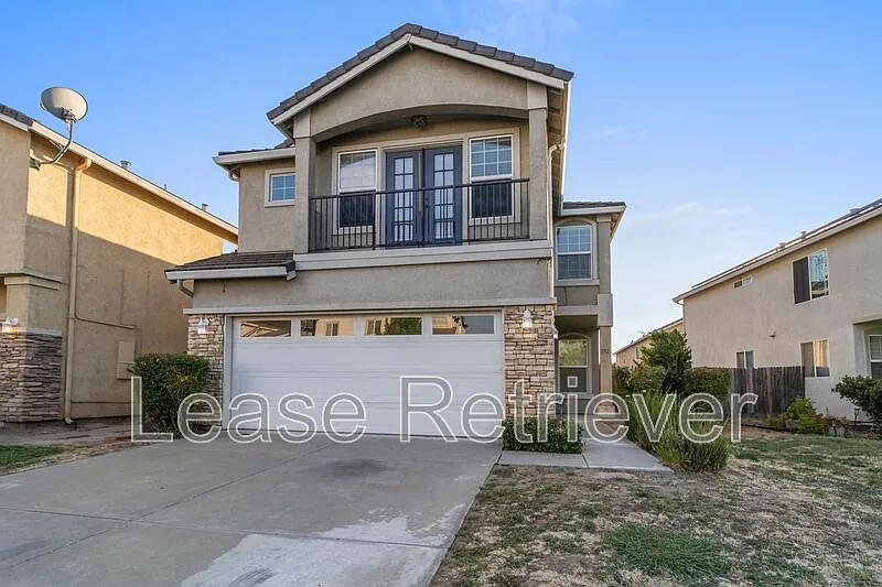 4 bed, 2.5 bath, 1926 sqft, $2,200 — Photo 1