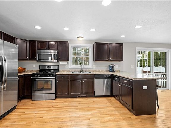 2nd image of 2 Lydia Ln