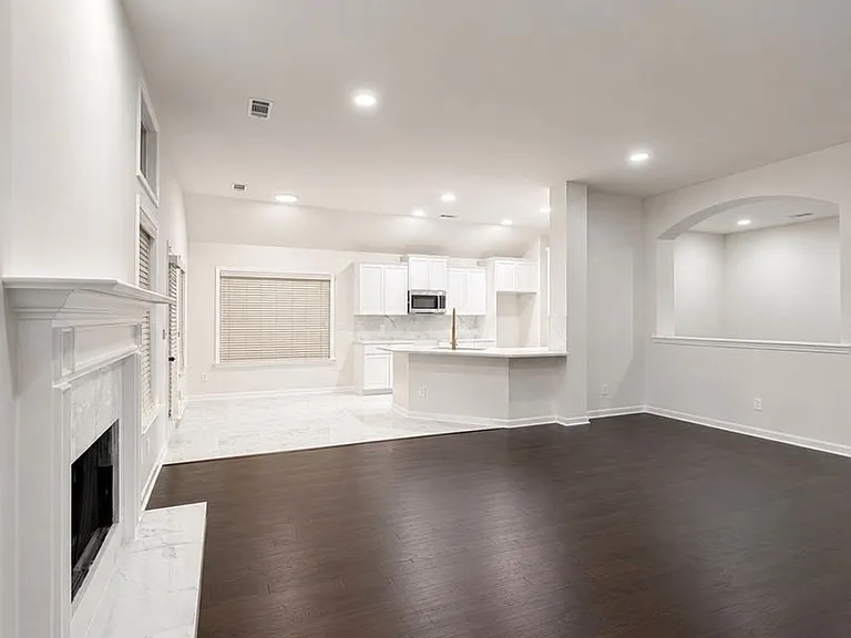 705 Evanwood Dr — Photo 4
