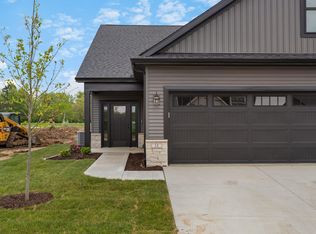 15 Prairie Trl, Monticello, IL 61856