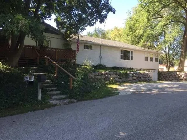 7283 Lawton Ave, Lake Geneva, WI 53147