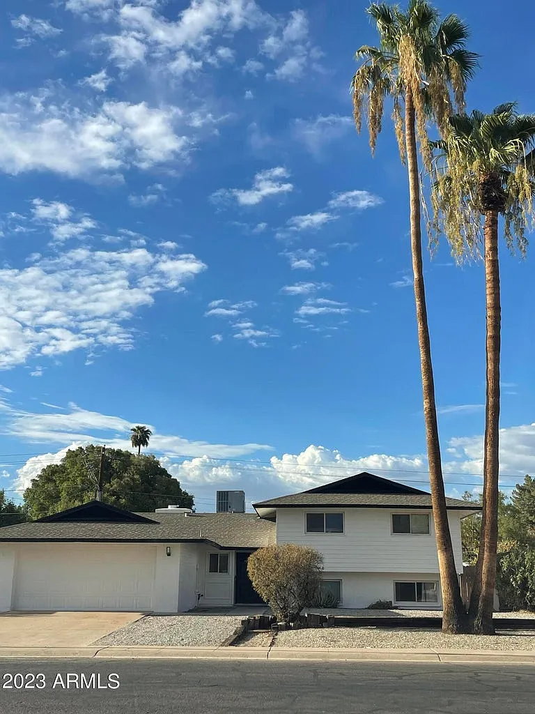 5 bed, 3.5 bath, 2500 sqft, $4,995 — Photo 1