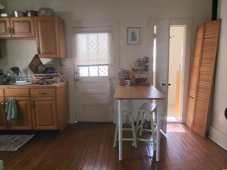 302 NW 2nd St — Photo 6