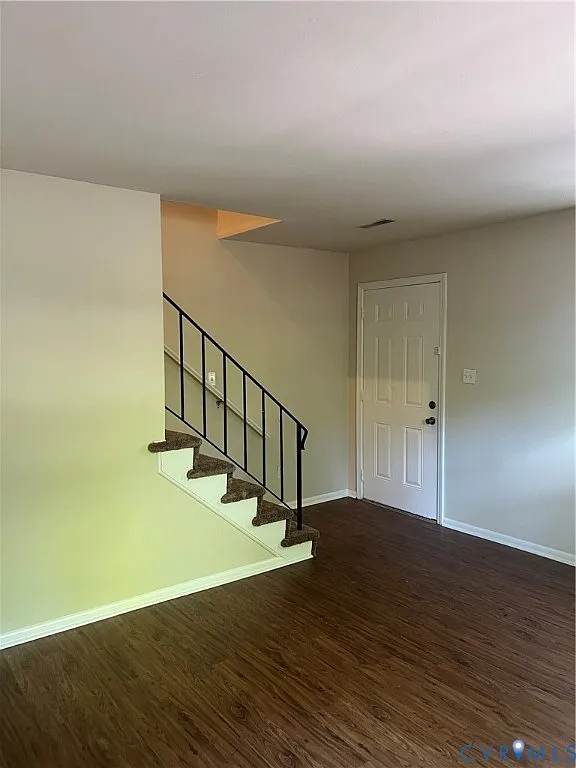 2 bed, 1.5 bath, 800 sqft, $985 — Photo 2