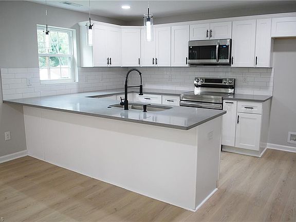 2nd image of 421 Webb St
