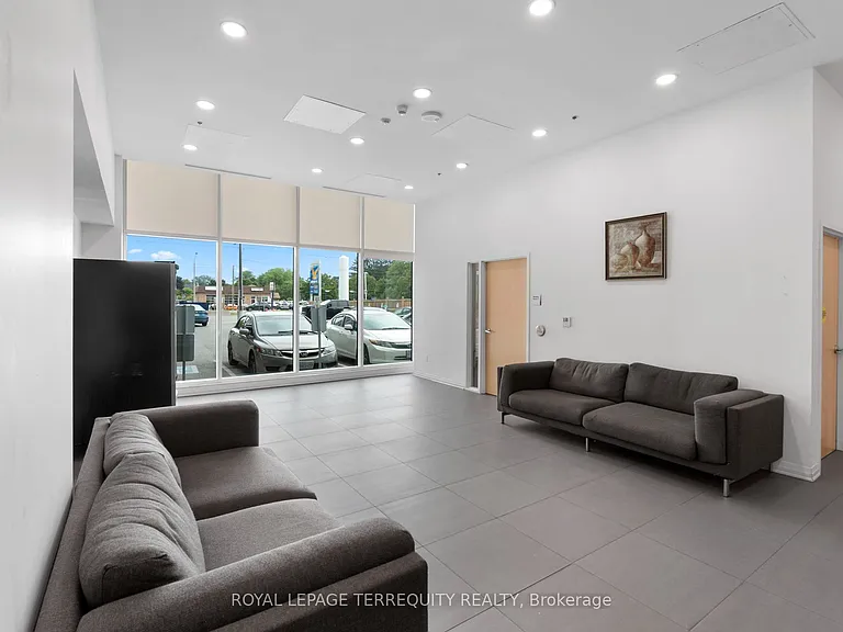 1900 Simcoe St N #703 — Photo 3
