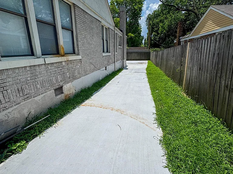 1659 Jackson Ave — Photo 14