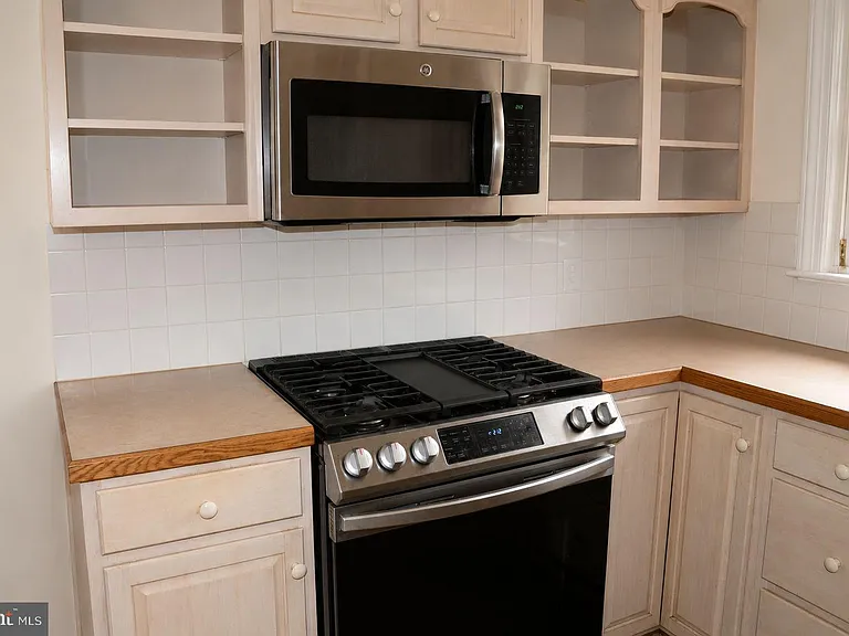 324 W Asher St — Photo 3
