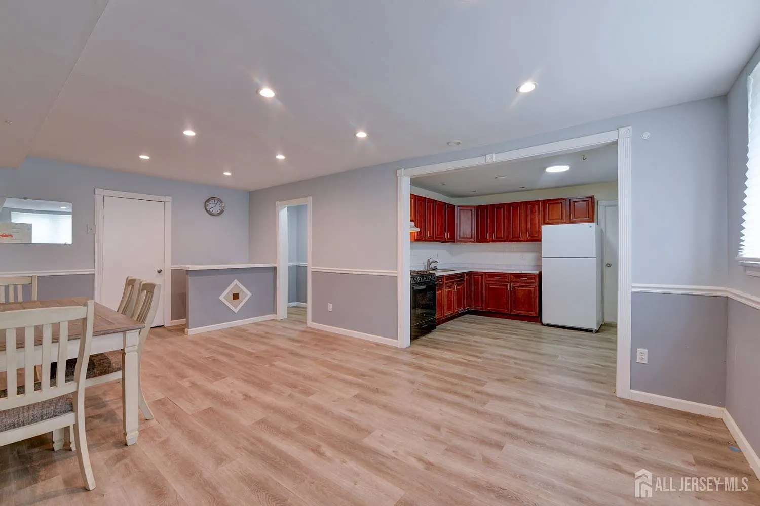 2 bed, 1.0 bath, 884 sqft, $2,000 — Photo 4