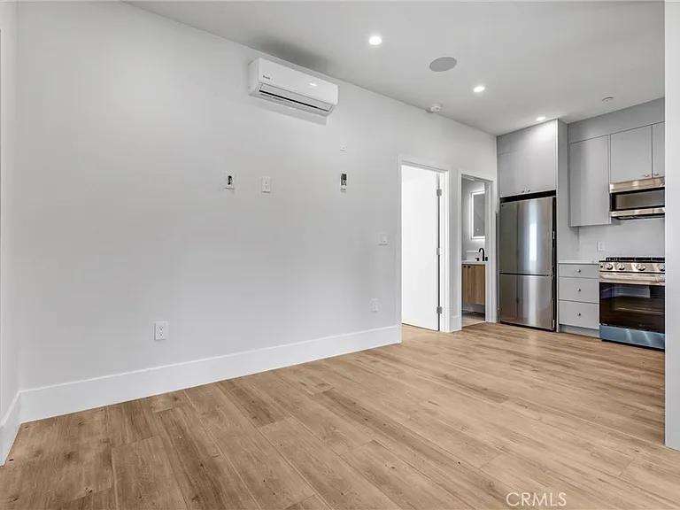 7508 1/2 Claire Ave — Photo 8
