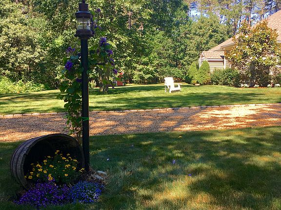 Side Yard (bedroom side)