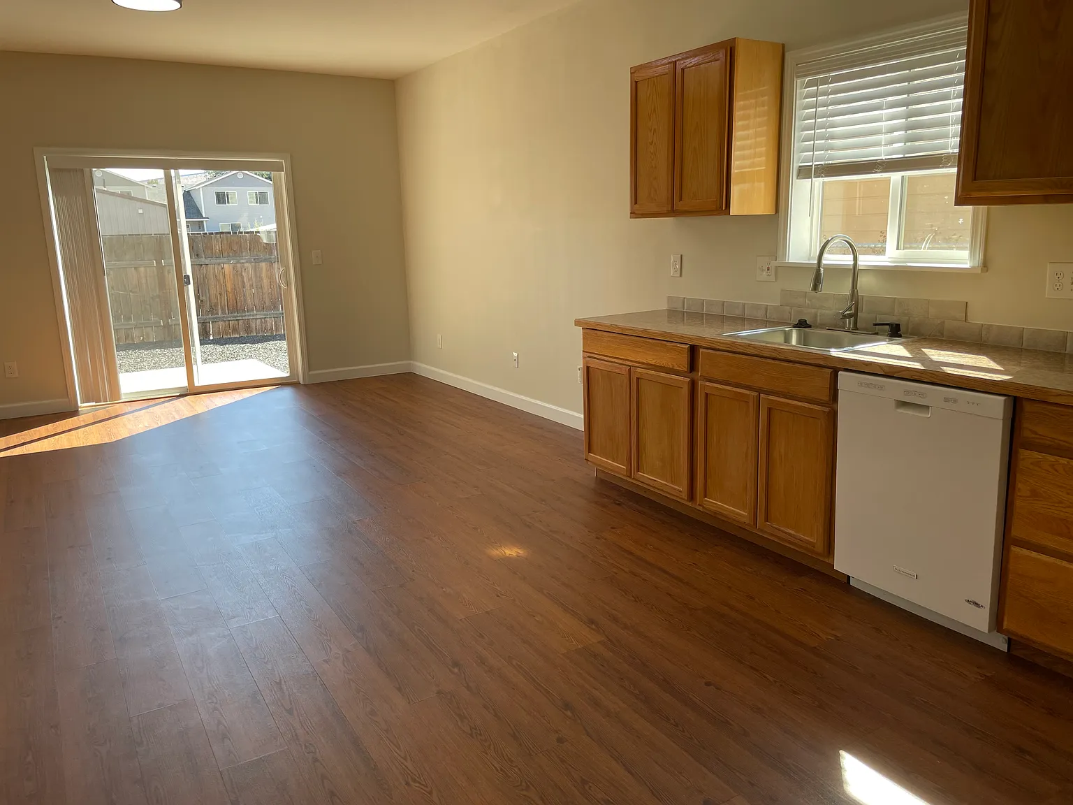 2 bed, 1.5 bath, 1200 sqft, $1,500 — Photo 3