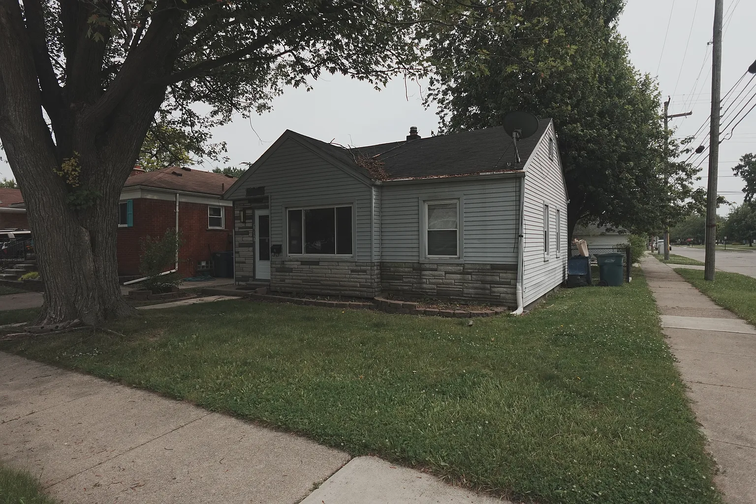 1697 London Ave photo 1
