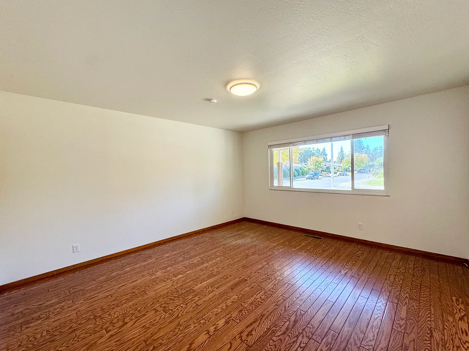4 bed, 1556 sqft, $3,800 — Photo 2