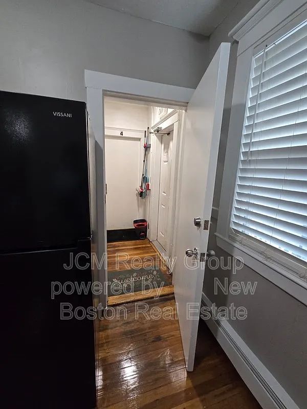 1 bed, 1.0 bath, 750 sqft, $1,900 — Photo 4