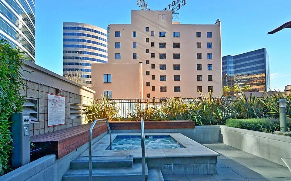 1 bed, 975 sqft, $3,350 — Photo 3