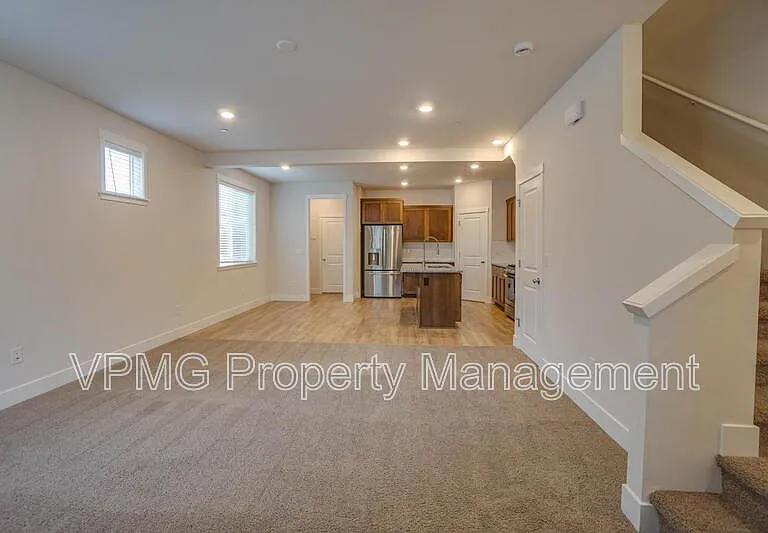 6921 NE 16th Ave — Photo 5