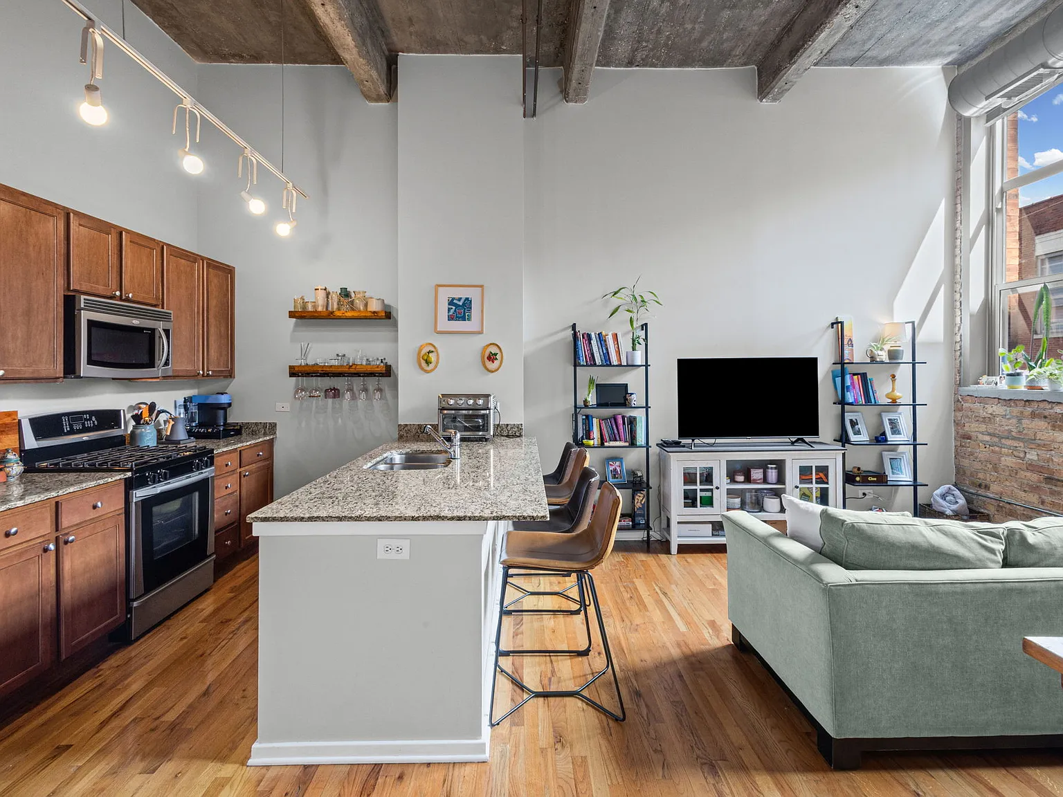 1 bed, $2,695 — Photo 2