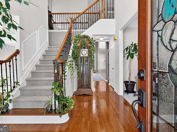 4th image of 192 Mistybrook Cir