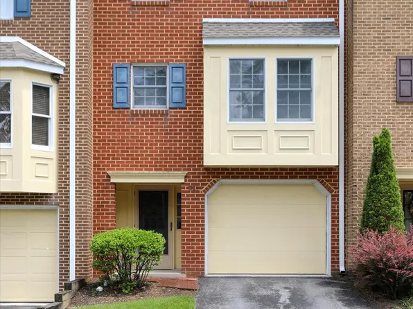 321 Valley View Dr, Waynesboro, PA 17268
