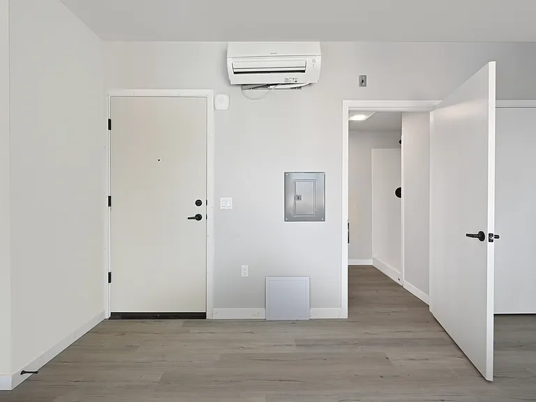 Clara Apartments — Photo 99