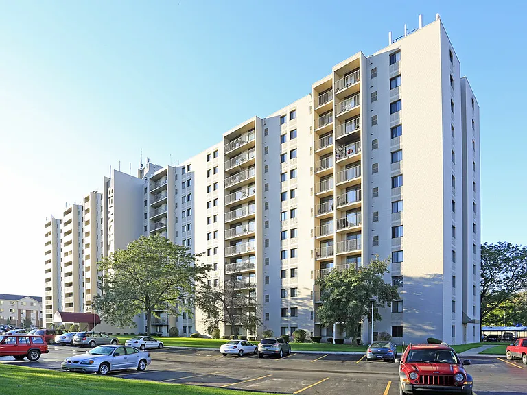 METRO TOWER APARTMENTS — Photo 19