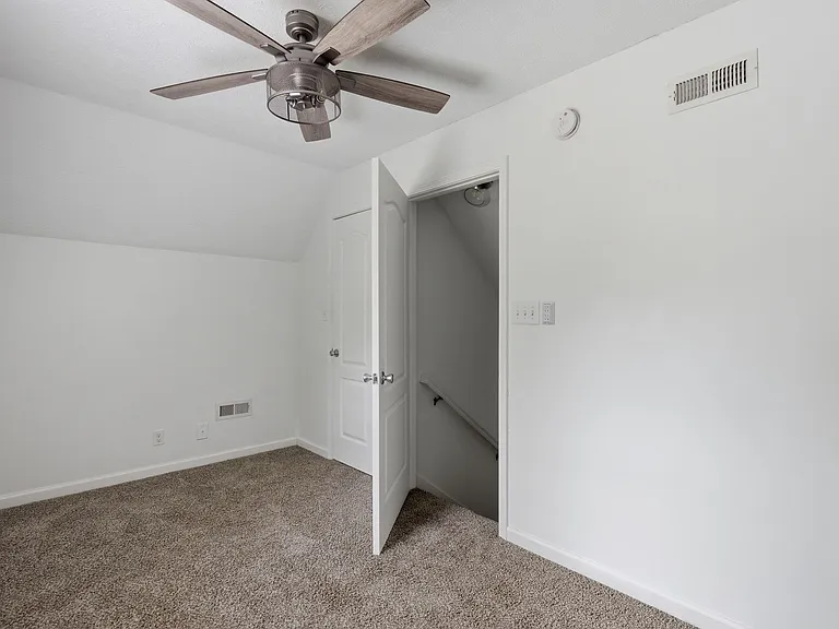 123 Vivian Dr — Photo 17