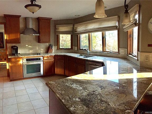 3rd image of 161 Shire Dr N