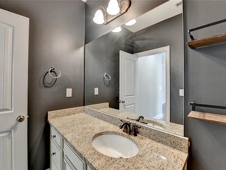2230 Manor Creek Ct — Photo 36