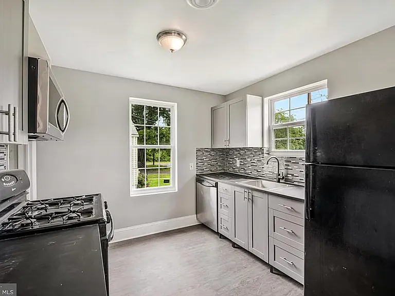 7508 Columbia Ave — Photo 8