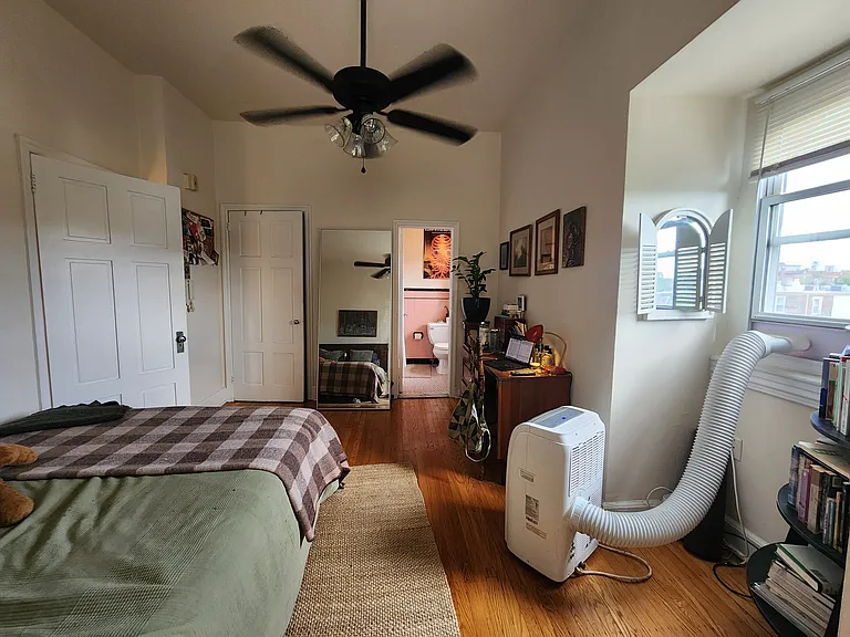 4116 Spruce St #4R — Photo 6
