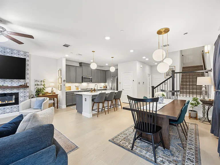 7833 Bayside Dr — Photo 6