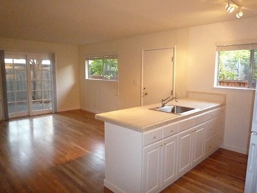 4th image of 313 Ramona St
