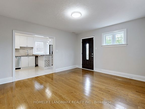 4th image of 107 Lawrence Cres