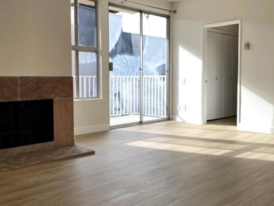 1st image of 817 4th St APT 303