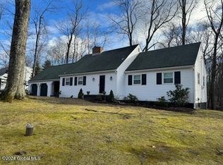 33 Van Winkle Dr, Rensselaer, NY 12144