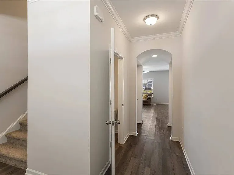 249 Samuel St — Photo 4
