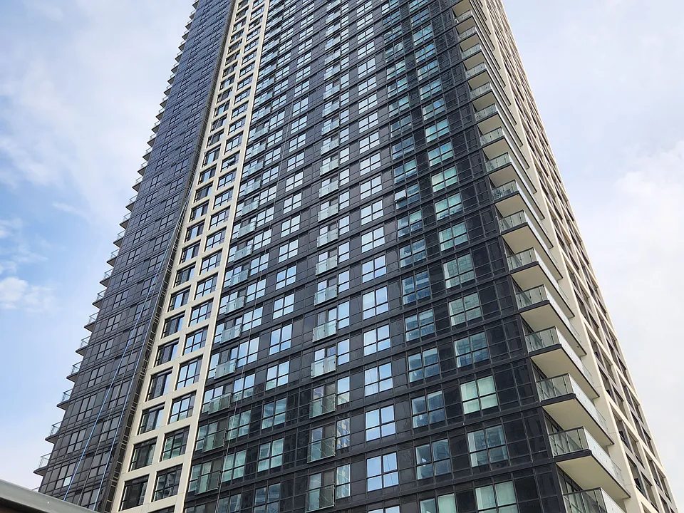 5 Mabelle Ave #3230