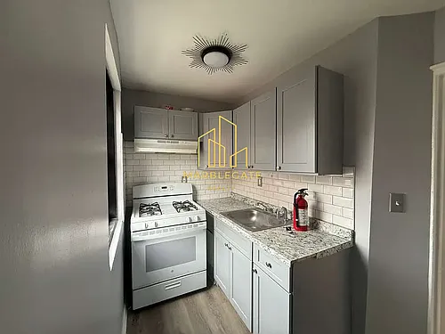 575 Highland Ave #1AZ Photo 1
